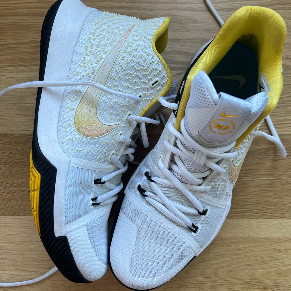 Like New! Kyrie 3 N7 Basketball Shoes Sz. 10.5